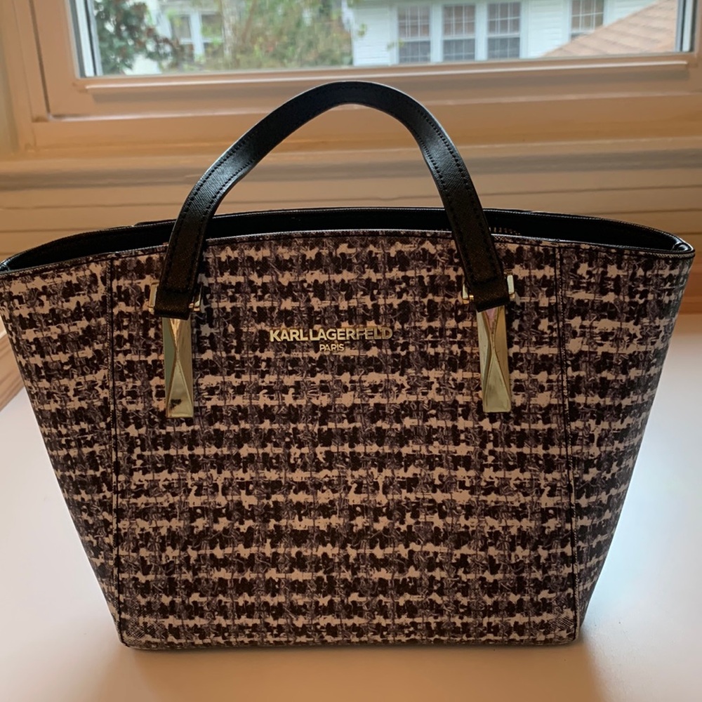 Black-white print Carl Lagerfield bag, size 12”*8”. Good condition.